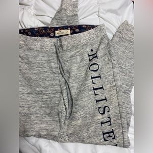 Hollister Grey Sweatpants (Size Medium)